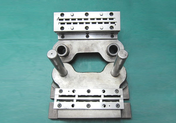 Precision punching mold